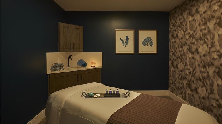 <b>Waterfront Beach Resort, a Hilton Hotel Spa</b>. Images powered by <a href="https://iceportal.shijigroup.com/" title="IcePortal" target="_blank">IcePortal</a>.
