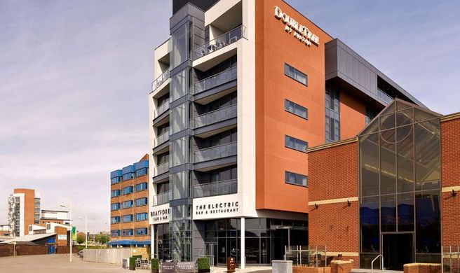 DoubleTree by Hilton Hotel Lincoln Exterior