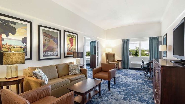 DoubleTree by Hilton Hotel Cape Cod Room