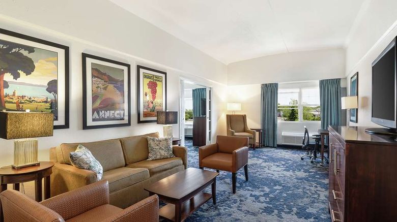 <b>DoubleTree by Hilton Hotel Cape Cod Room</b>. Images powered by <a href="https://iceportal.shijigroup.com/" title="IcePortal" target="_blank">IcePortal</a>.