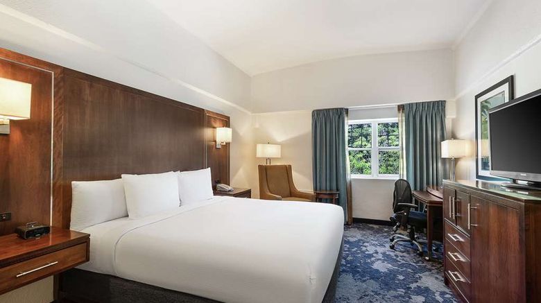 <b>DoubleTree by Hilton Hotel Cape Cod Room</b>. Images powered by <a href="https://iceportal.shijigroup.com/" title="IcePortal" target="_blank">IcePortal</a>.