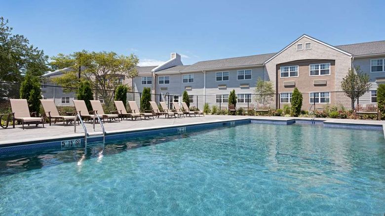 <b>DoubleTree by Hilton Hotel Cape Cod Pool</b>. Images powered by <a href="https://iceportal.shijigroup.com/" title="IcePortal" target="_blank">IcePortal</a>.