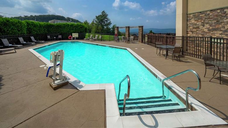 <b>Hampton Inn Hazleton Pool</b>. Images powered by <a href="https://iceportal.shijigroup.com/" title="IcePortal" target="_blank">IcePortal</a>.