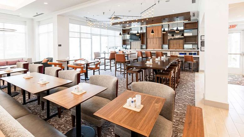 <b>Hilton Garden Inn Fairfax Restaurant</b>. Images powered by <a href="https://iceportal.shijigroup.com/" title="IcePortal" target="_blank">IcePortal</a>.