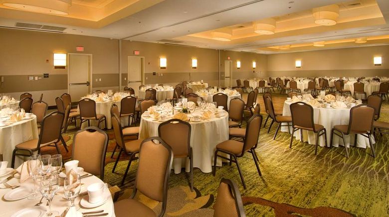 <b>Doubletree by Hilton Sterling Dulles Restaurant</b>. Images powered by <a href="https://iceportal.shijigroup.com/" title="IcePortal" target="_blank">IcePortal</a>.