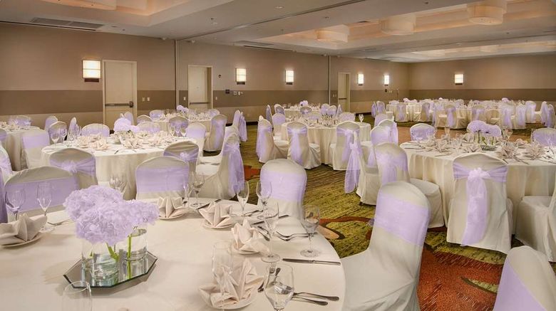 <b>Doubletree by Hilton Sterling Dulles Restaurant</b>. Images powered by <a href="https://iceportal.shijigroup.com/" title="IcePortal" target="_blank">IcePortal</a>.