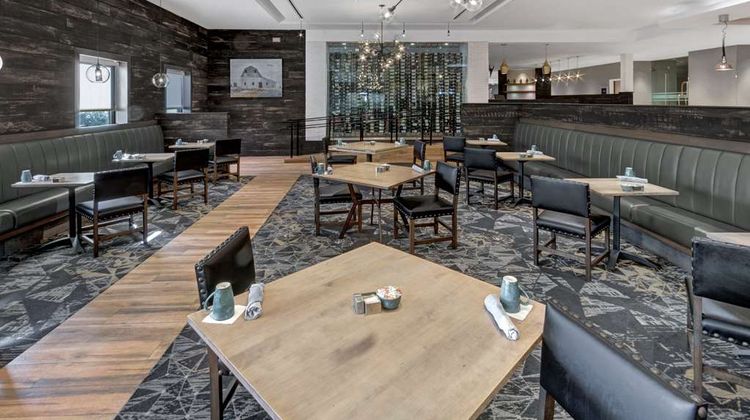 DoubleTree by Hilton Wichita Airport Restaurant