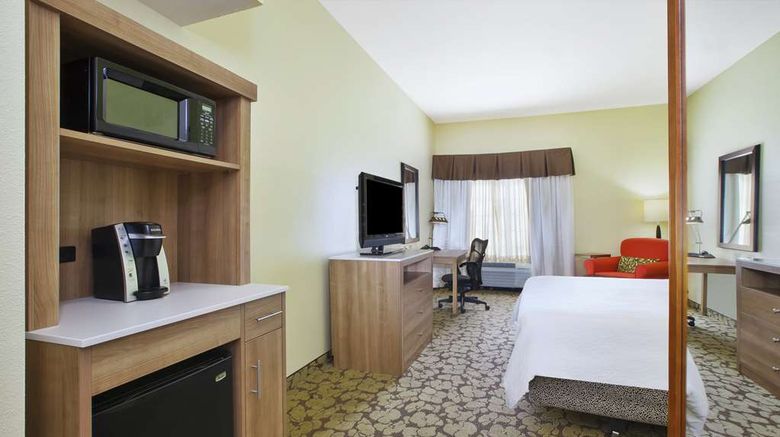 <b>Hilton Garden Inn Wichita Room</b>. Images powered by <a href="https://iceportal.shijigroup.com/" title="IcePortal" target="_blank">IcePortal</a>.