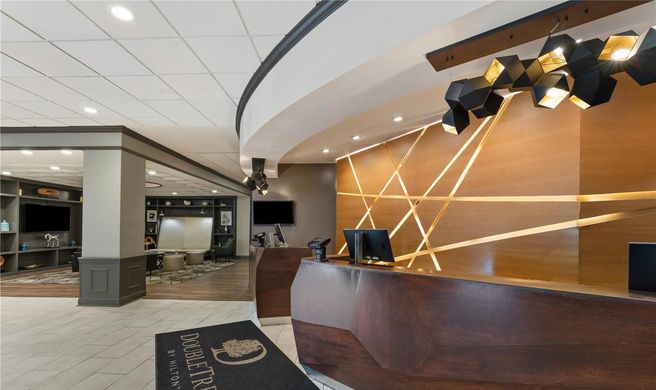 DoubleTree by Hilton Hotel Wilmington Lobby