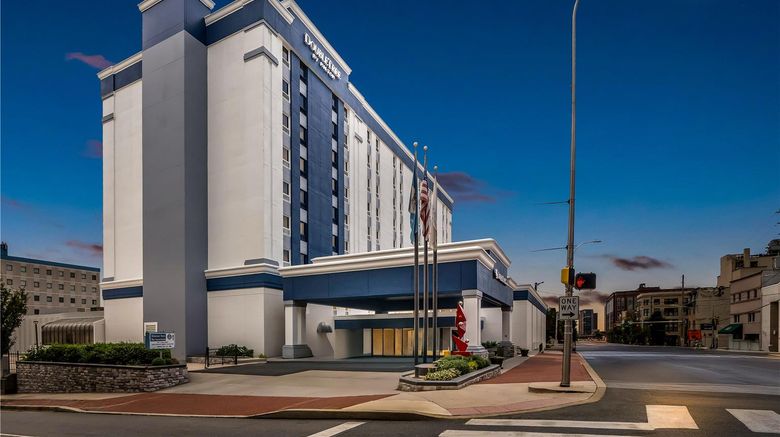 <b>Doubletree Hotel Downtown Wilmington Exterior</b>. Images powered by <a href="https://iceportal.shijigroup.com/" title="IcePortal" target="_blank">IcePortal</a>.