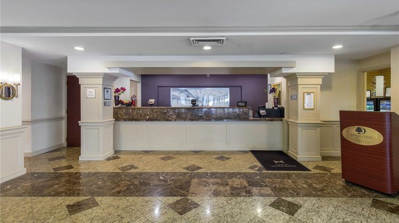 <b>Doubletree Hotel Downtown Wilmington Lobby</b>. Images powered by <a href="https://iceportal.shijigroup.com/" title="IcePortal" target="_blank">IcePortal</a>.