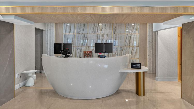 Doubletree Hotel Downtown Wilmington Lobby