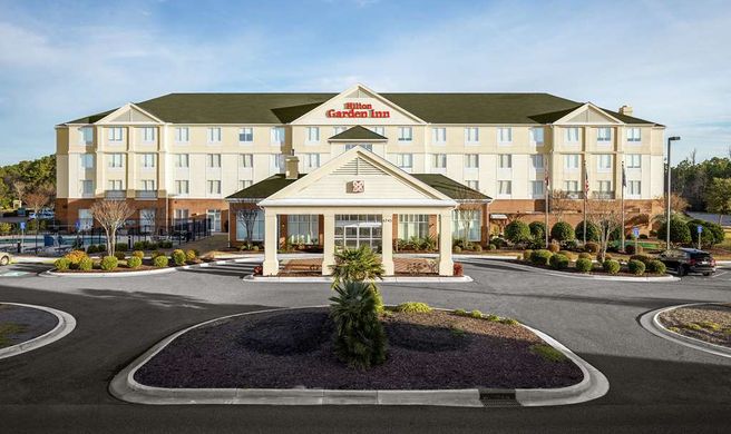 Hilton Garden Inn Mayfaire Town Center Exterior