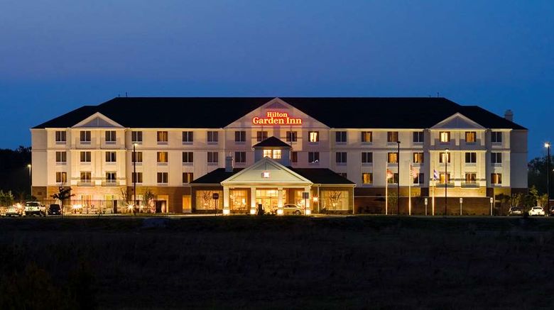 <b>Hilton Garden Inn Mayfaire Town Center Exterior</b>. Images powered by <a href="https://iceportal.shijigroup.com/" title="IcePortal" target="_blank">IcePortal</a>.