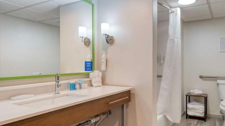 <b>Hampton Inn & Suites Wrightsville Beach Room</b>. Images powered by <a href="https://iceportal.shijigroup.com/" title="IcePortal" target="_blank">IcePortal</a>.