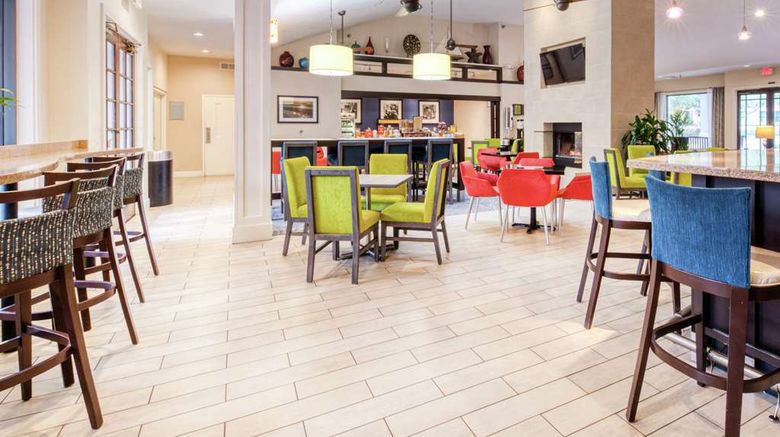<b>Hampton Inn & Suites Wrightsville Beach Lobby</b>. Images powered by <a href="https://iceportal.shijigroup.com/" title="IcePortal" target="_blank">IcePortal</a>.