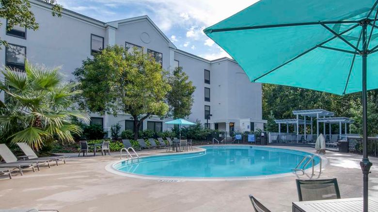 <b>Hampton Inn & Suites Wrightsville Beach Pool</b>. Images powered by <a href="https://iceportal.shijigroup.com/" title="IcePortal" target="_blank">IcePortal</a>.