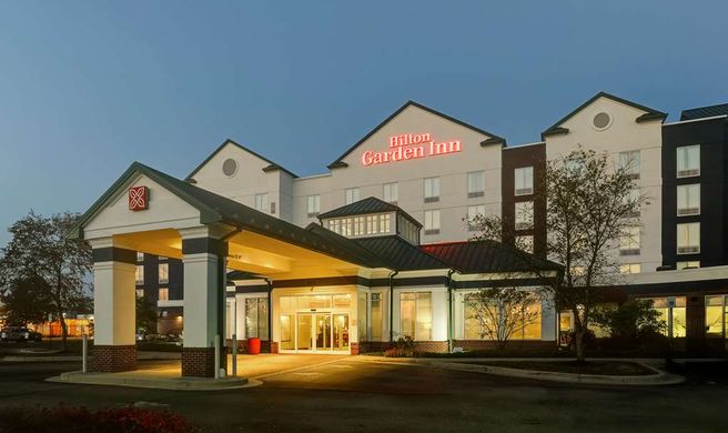 Hilton Garden Inn Indianapolis Airport Exterior