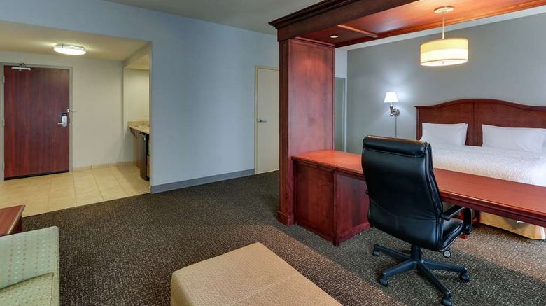 <b>Hampton Inn & Suites Indianapolis Arpt Room</b>. Images powered by <a href="https://iceportal.shijigroup.com/" title="IcePortal" target="_blank">IcePortal</a>.