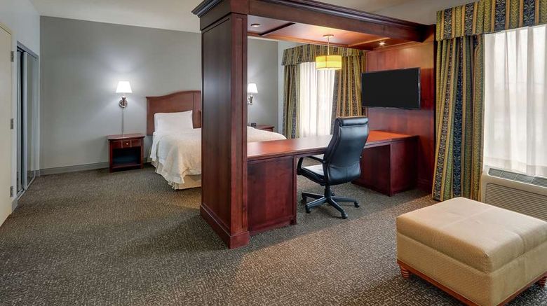 <b>Hampton Inn & Suites Indianapolis Arpt Room</b>. Images powered by <a href="https://iceportal.shijigroup.com/" title="IcePortal" target="_blank">IcePortal</a>.