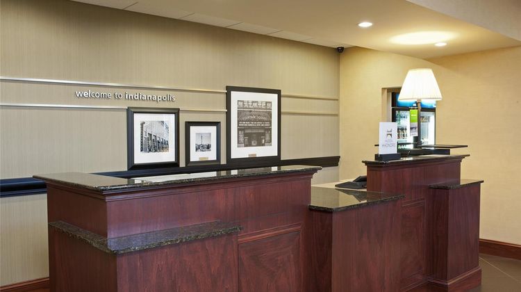 Hampton Inn & Suites Indianapolis Arpt Lobby