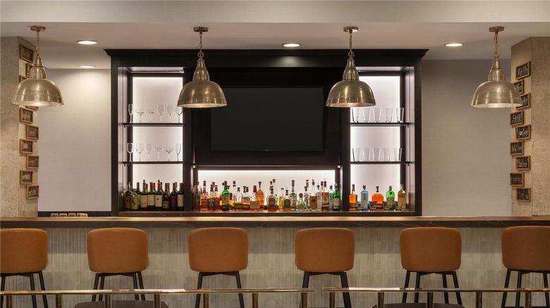 <b>Hilton Garden Inn Indianapolis Downtown Restaurant</b>. Images powered by <a href="https://iceportal.shijigroup.com/" title="IcePortal" target="_blank">IcePortal</a>.