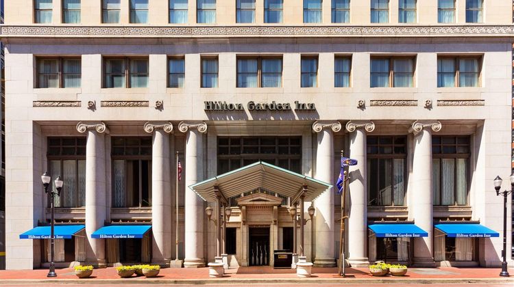 Hilton Garden Inn Indianapolis Downtown Exterior