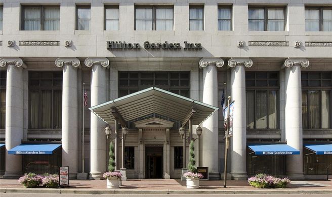 Hilton Garden Inn Indianapolis Downtown Exterior