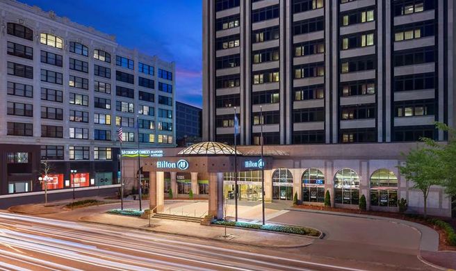 Hilton Indianapolis Hotel & Suites Exterior