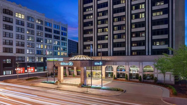 Hilton Indianapolis Hotel & Suites Exterior