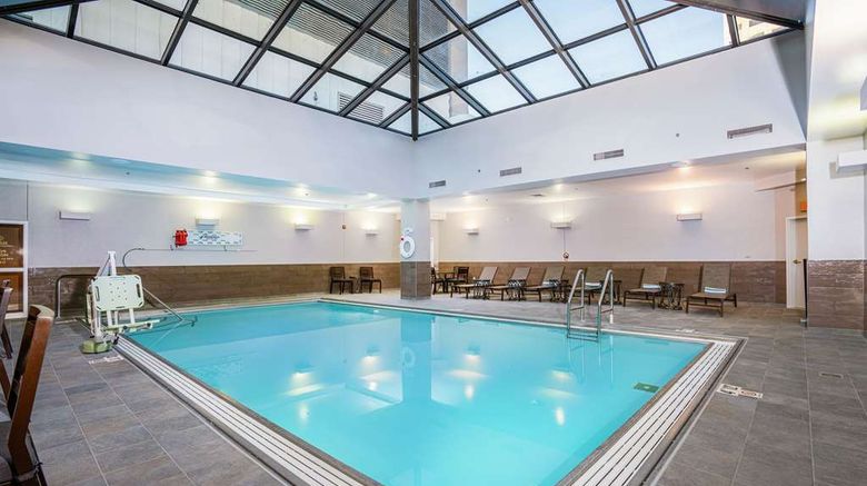 <b>Hilton Indianapolis Hotel & Suites Pool</b>. Images powered by <a href="https://iceportal.shijigroup.com/" title="IcePortal" target="_blank">IcePortal</a>.