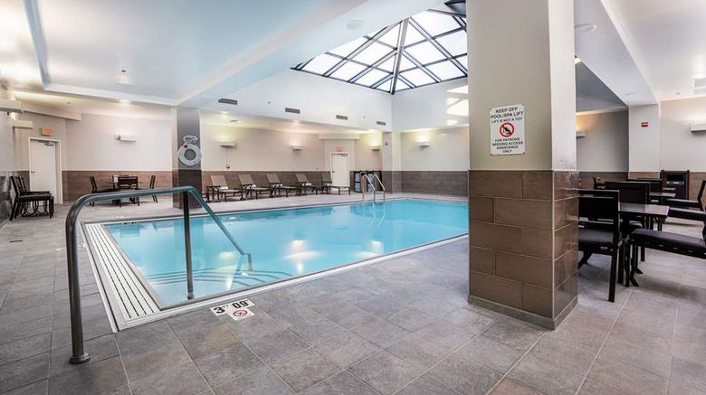 <b>Hilton Indianapolis Hotel & Suites Pool</b>. Images powered by <a href="https://iceportal.shijigroup.com/" title="IcePortal" target="_blank">IcePortal</a>.