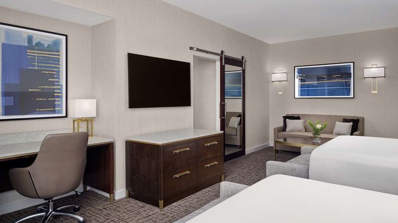 <b>Hilton Indianapolis Hotel & Suites Room</b>. Images powered by <a href="https://iceportal.shijigroup.com/" title="IcePortal" target="_blank">IcePortal</a>.