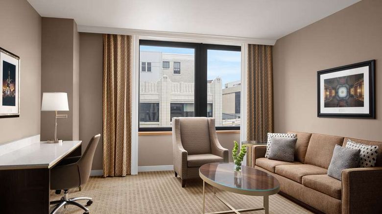 <b>Hilton Indianapolis Hotel & Suites Room</b>. Images powered by <a href="https://iceportal.shijigroup.com/" title="IcePortal" target="_blank">IcePortal</a>.