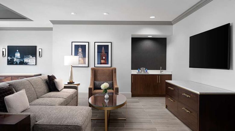 <b>Hilton Indianapolis Hotel & Suites Room</b>. Images powered by <a href="https://iceportal.shijigroup.com/" title="IcePortal" target="_blank">IcePortal</a>.