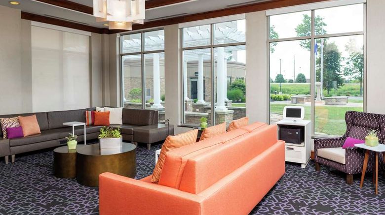 <b>Hilton Garden Inn Indianapolis/Greenwood Lobby</b>. Images powered by <a href="https://iceportal.shijigroup.com/" title="IcePortal" target="_blank">IcePortal</a>.