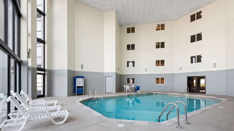 <b>Hampton Inn Indianapolis-NE/Castleton Pool</b>. Images powered by <a href="https://iceportal.shijigroup.com/" title="IcePortal" target="_blank">IcePortal</a>.