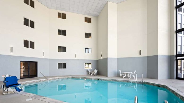 <b>Hampton Inn Indianapolis-NE/Castleton Pool</b>. Images powered by <a href="https://iceportal.shijigroup.com/" title="IcePortal" target="_blank">IcePortal</a>.