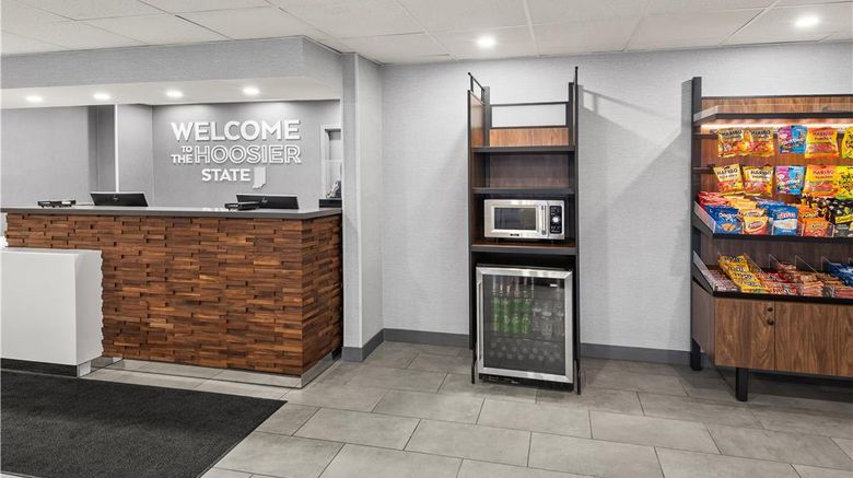 <b>Hampton Inn Indianapolis-NE/Castleton Lobby</b>. Images powered by <a href="https://iceportal.shijigroup.com/" title="IcePortal" target="_blank">IcePortal</a>.