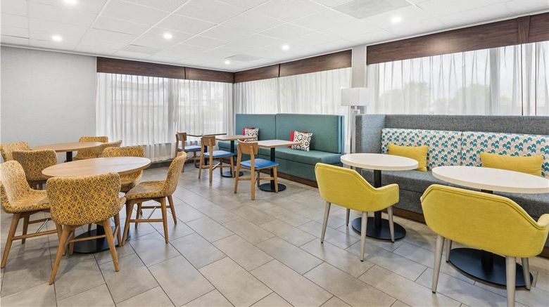 <b>Hampton Inn Indianapolis-NE/Castleton Restaurant</b>. Images powered by <a href="https://iceportal.shijigroup.com/" title="IcePortal" target="_blank">IcePortal</a>.