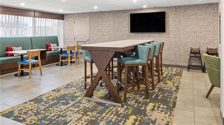 <b>Hampton Inn Indianapolis-NE/Castleton Restaurant</b>. Images powered by <a href="https://iceportal.shijigroup.com/" title="IcePortal" target="_blank">IcePortal</a>.