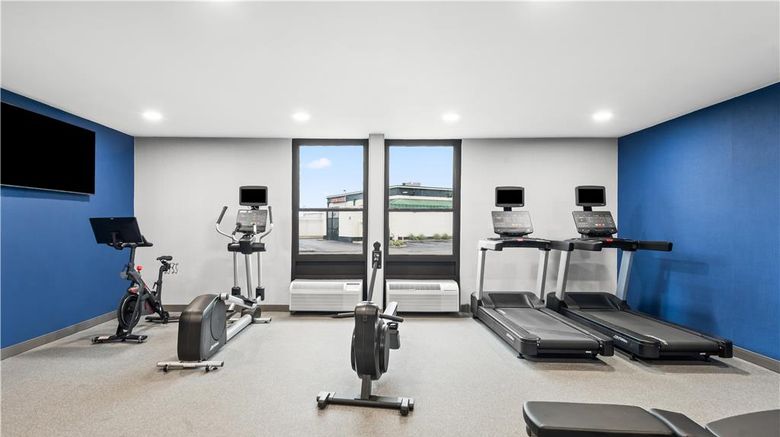 <b>Hampton Inn Indianapolis-NE/Castleton Health</b>. Images powered by <a href="https://iceportal.shijigroup.com/" title="IcePortal" target="_blank">IcePortal</a>.