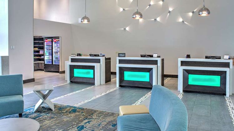 Embassy Suites Indianapolis - North Lobby