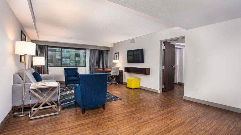 <b>Embassy Suites Indianapolis – Downtown Room</b>. Images powered by <a href="https://iceportal.shijigroup.com/" title="IcePortal" target="_blank">IcePortal</a>.