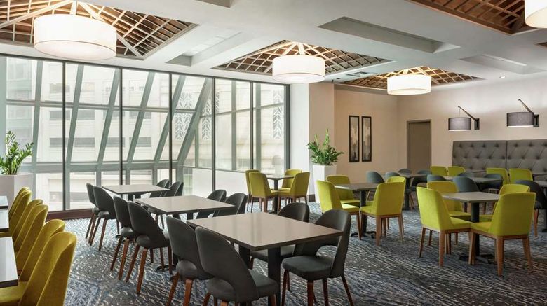 <b>Embassy Suites Indianapolis – Downtown Lobby</b>. Images powered by <a href="https://iceportal.shijigroup.com/" title="IcePortal" target="_blank">IcePortal</a>.