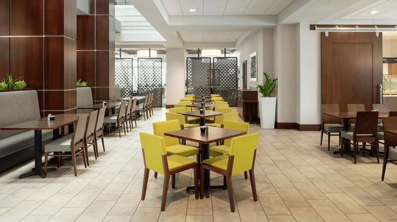 <b>Embassy Suites Indianapolis – Downtown Restaurant</b>. Images powered by <a href="https://iceportal.shijigroup.com/" title="IcePortal" target="_blank">IcePortal</a>.