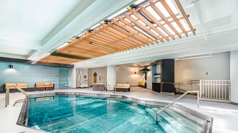 <b>Embassy Suites Indianapolis – Downtown Pool</b>. Images powered by <a href="https://iceportal.shijigroup.com/" title="IcePortal" target="_blank">IcePortal</a>.