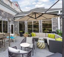 Hilton Garden Inn Hanes Mall Exterior