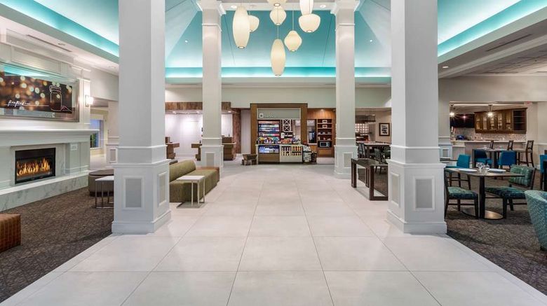 <b>Hilton Garden Inn Islip/MacArthur Airpor Lobby</b>. Images powered by <a href="https://iceportal.shijigroup.com/" title="IcePortal" target="_blank">IcePortal</a>.