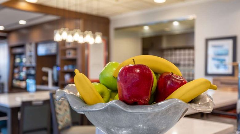 <b>Hilton Garden Inn Islip/MacArthur Airpor Restaurant</b>. Images powered by <a href="https://iceportal.shijigroup.com/" title="IcePortal" target="_blank">IcePortal</a>.